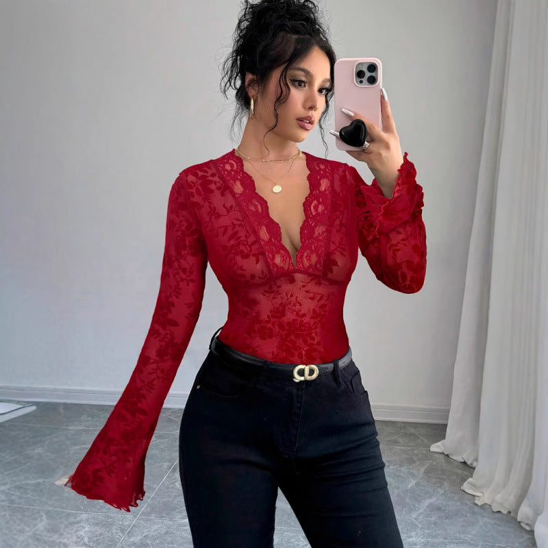 Dame Spids-Bodysuit med dyb V-udskæring og romantiske Rüschendetails Skovae