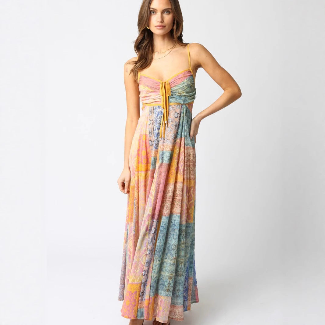Dame Maxikjole med floralt patchwork-design og justerbare spaghettistropper Stilla