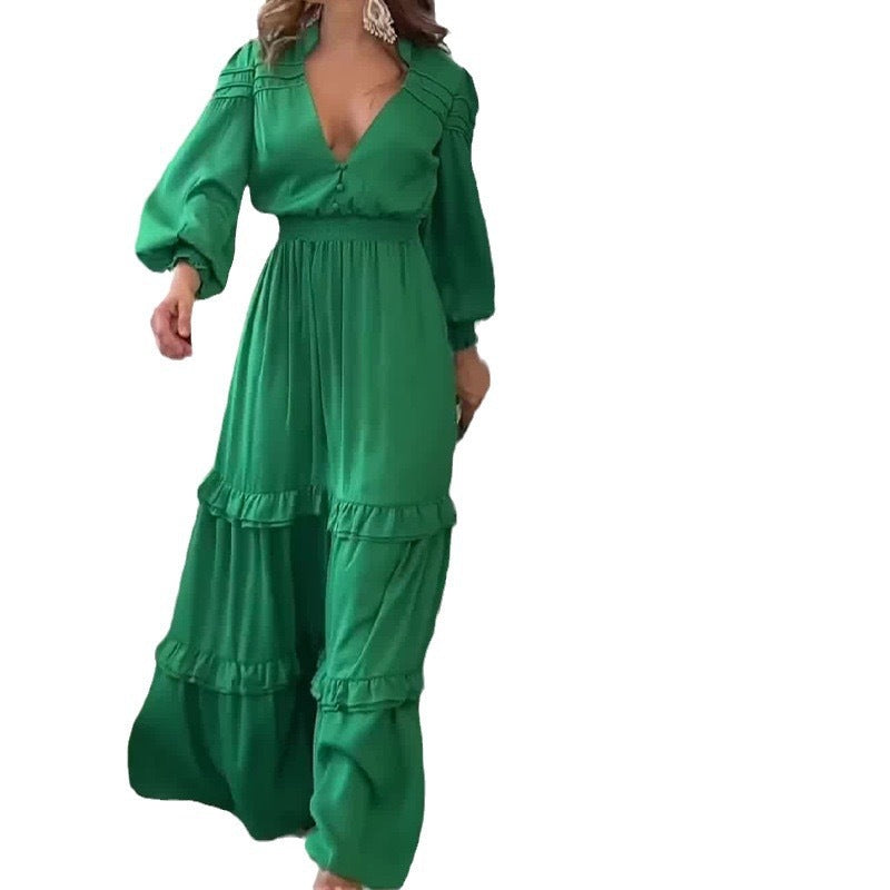 Kvinder maxi kjole i boho stil med voluminøse flæser og dyb V-udskæring