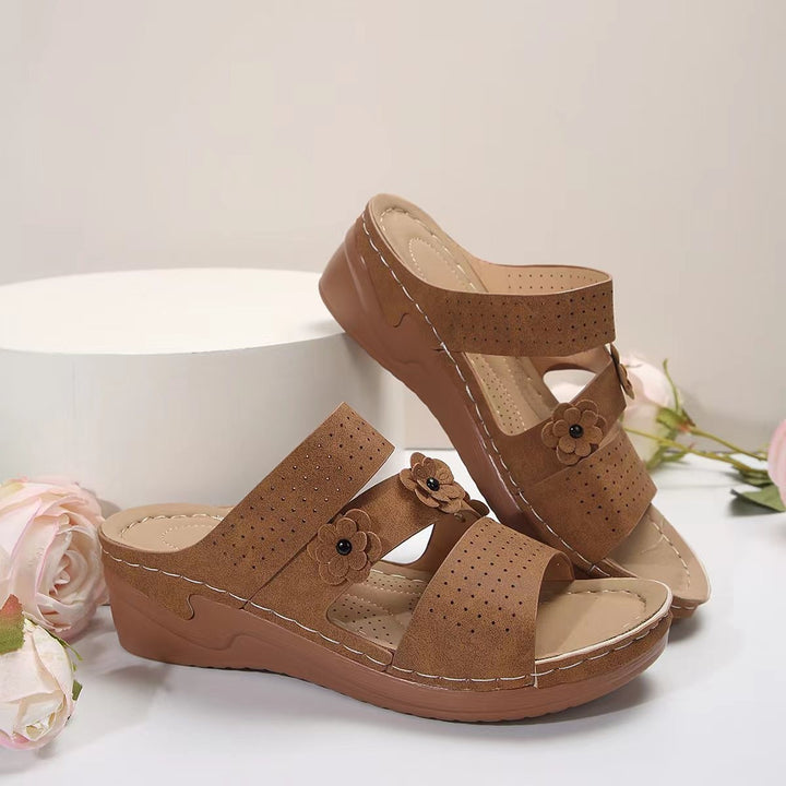 Dame kile-sandaler med florale accenter og åndbart overmateriale Stilla