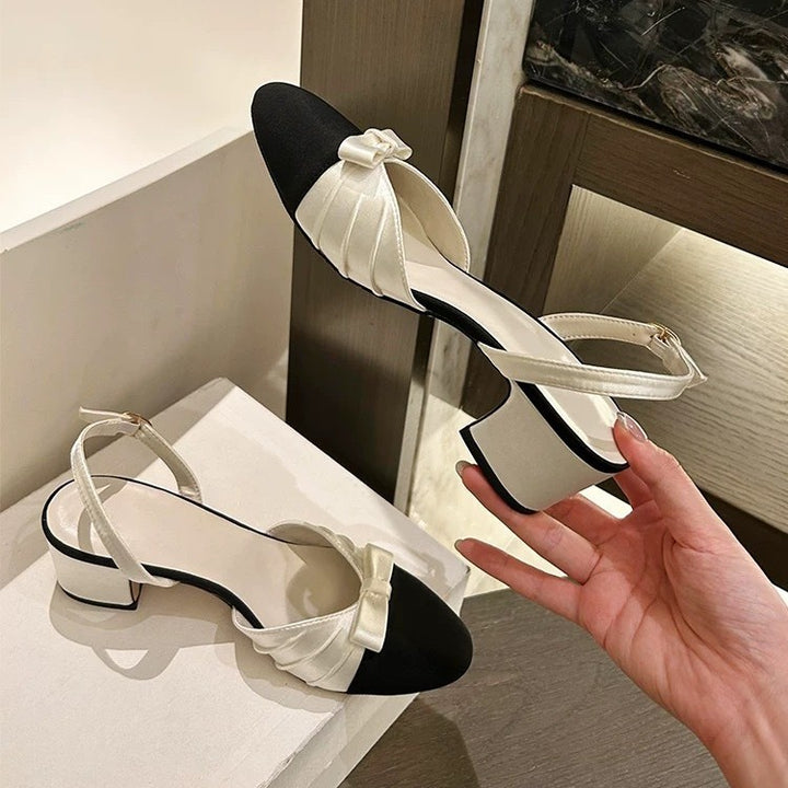 Dame Slingback-pumps med stram silhuet og fine satin-sløjfer Stilla
