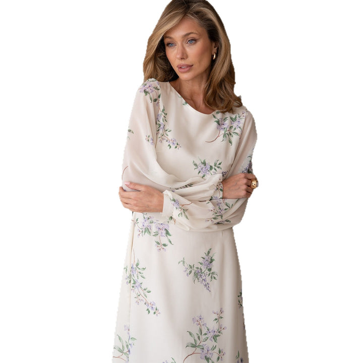 Kvindernes maxikjole med transparente ærmer og feminin blomsterprint