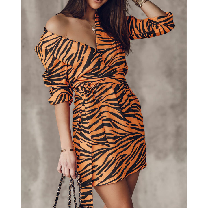Dame Enkel Wickeldress med asymmetrisk snit og moderne dyreprint Stiila