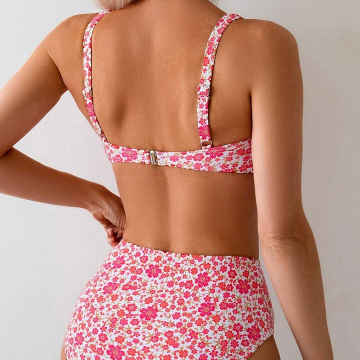 Dame bikinisæt med trendy top og højskåret trusse Stilla