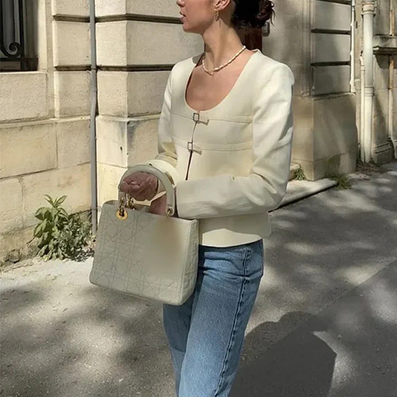Dame elegant kort jakke med særlige lukningsdetaljer Stilla