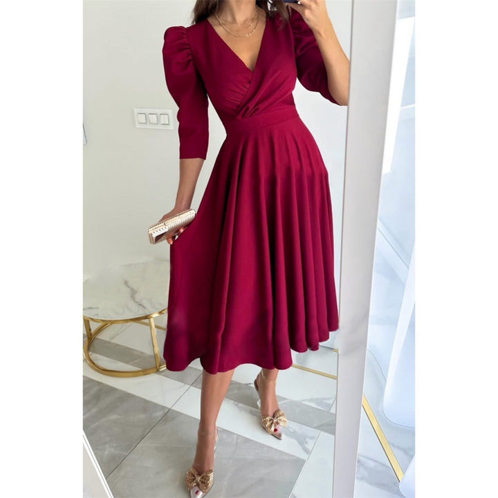 Femme Elegantes Fit-and-Flare Midi Kjole med Pufærmer Stilla