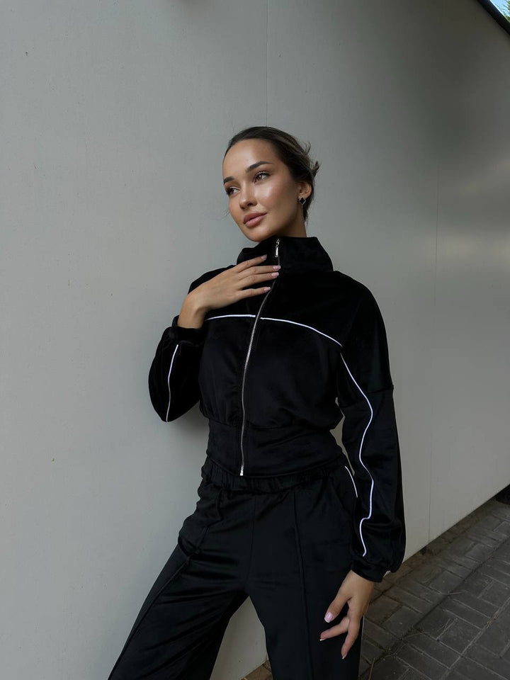 Kvinders sporty fleece lounge-sæt med cropped jakke og behagelige bukser Skovae