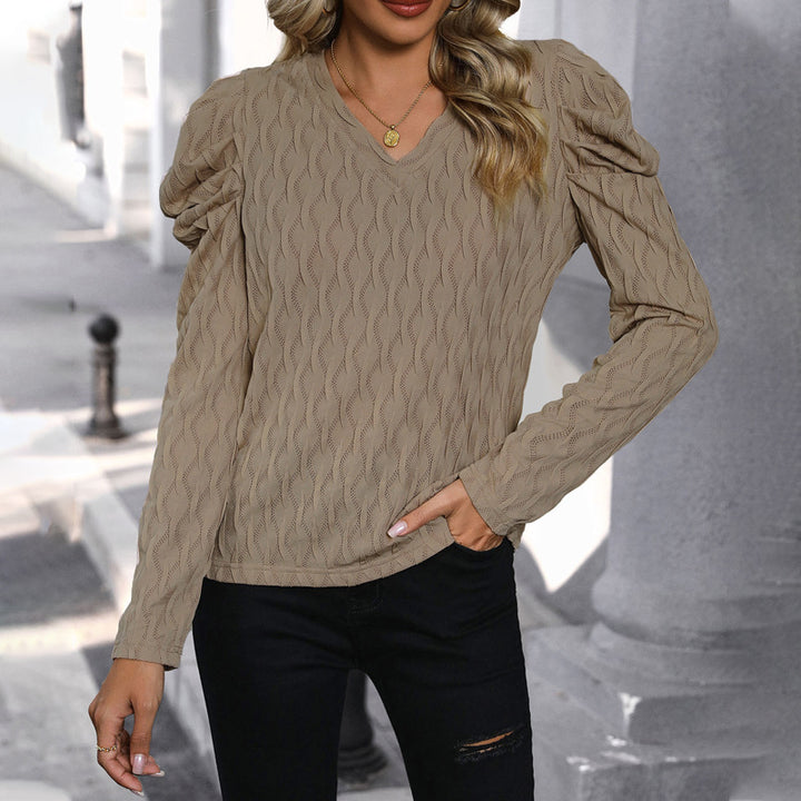 Kvinders sweater med tekstureret bølgemønster og elegante pufærmer Stilla