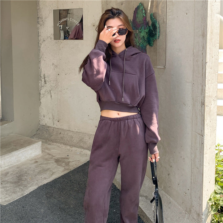 Kvinders afslappede træningsdragt sæt med cropped hoodie og behagelige sweatpants Stilla