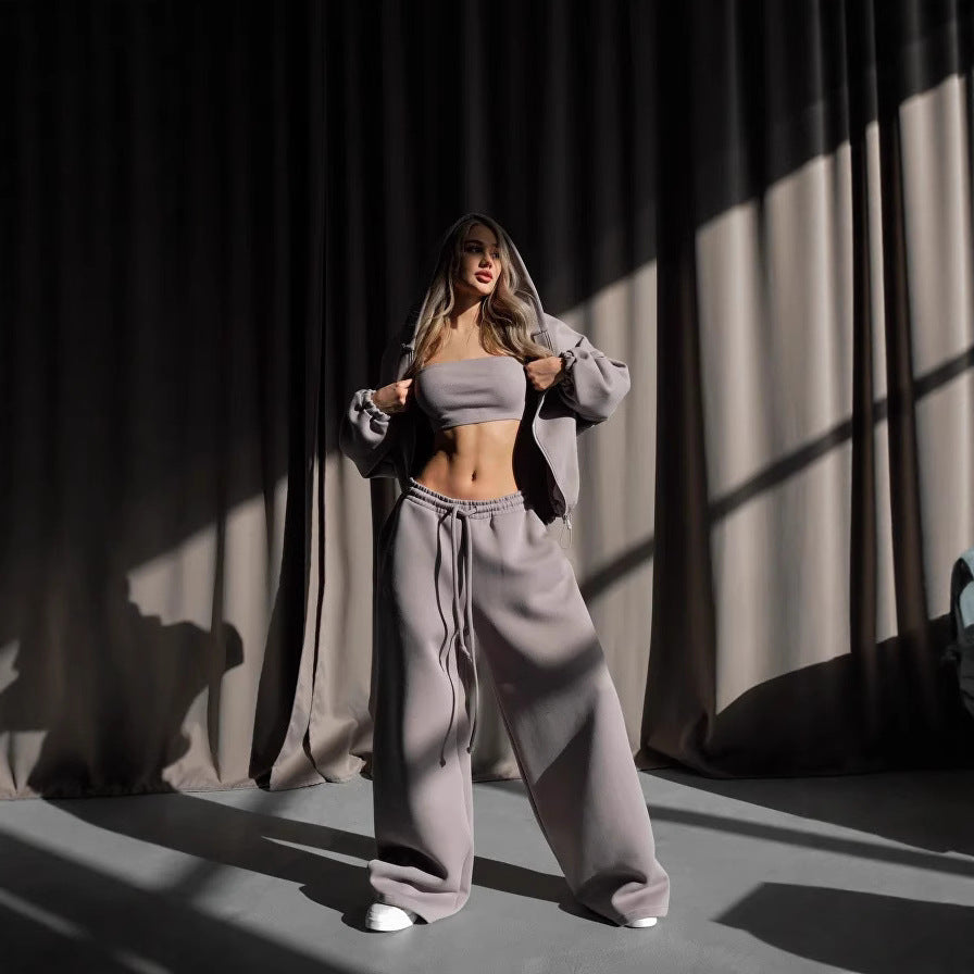 Kvinders cropped hoodie med en afslappet pasform og elegante detaljer