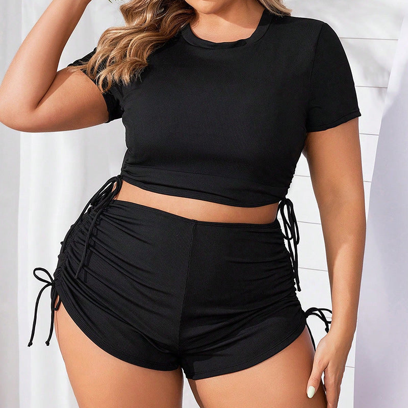 Dame Sportsæt bestående af crop-top og shorts med justerbare stropper Skovae