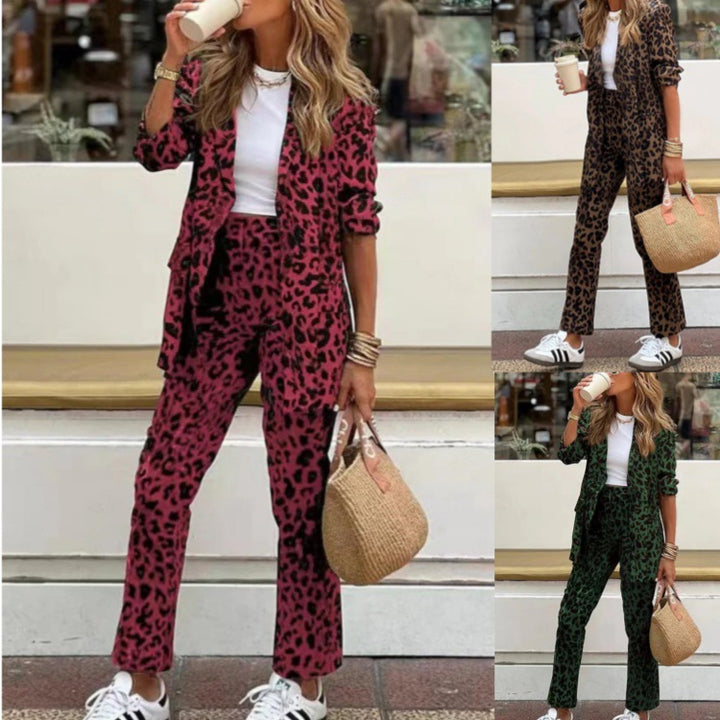 Dame mode blazer sæt med iøjnefaldende leopardmønster og elegant snit Stilla