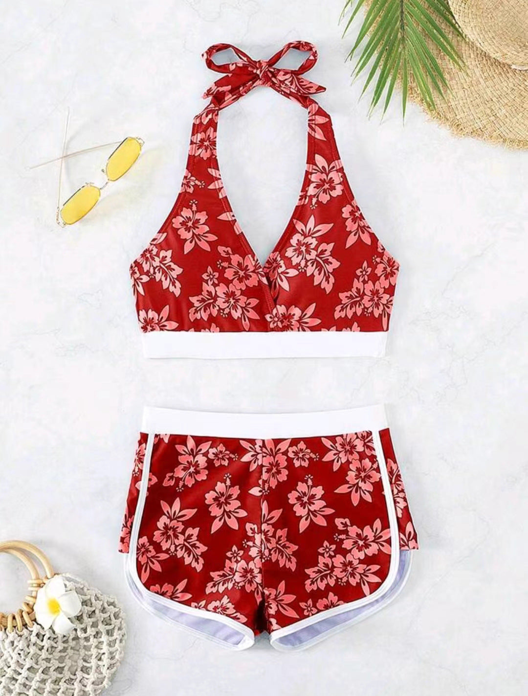 Dame Mode Bikini-sæt med blomster-halter-top og sporty shorts Stilla