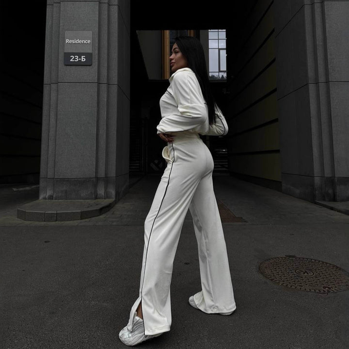 Kvindernes cropped tracksuit med høj krave og lynlås Skovae