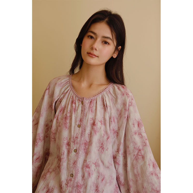 Dame let bluse med romantisk blomsterprint og feminin pasform Stilla