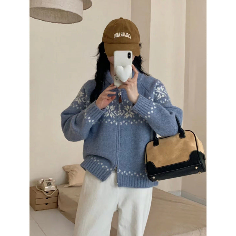 Kvinders cardigan med traditionelt norsk mønster og elegante lynlås detaljer Stilla