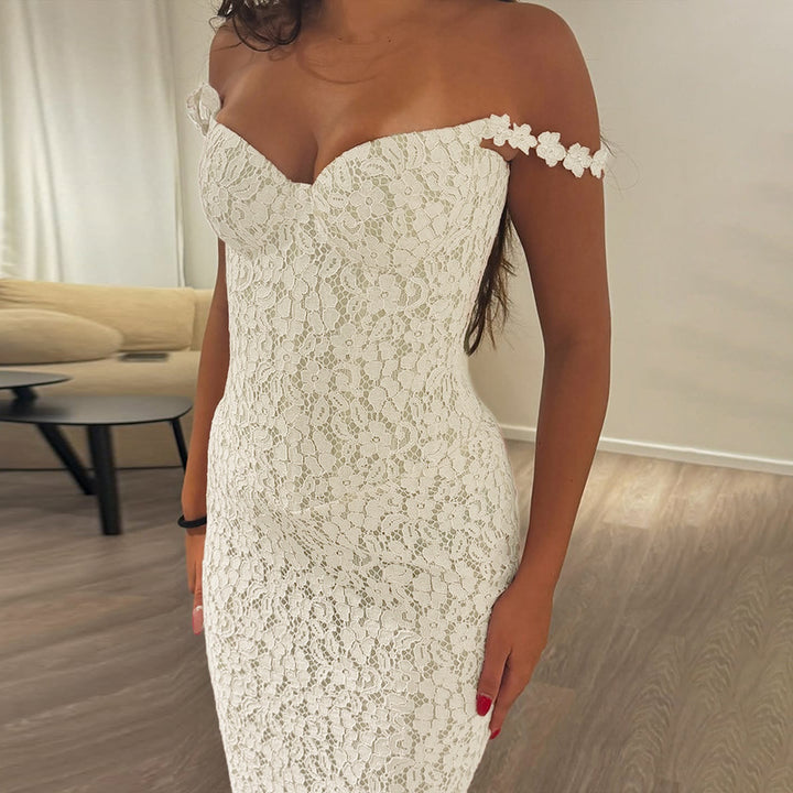 Dame Elegant lace spaghetti strap dress med feminin silhuet Skovae