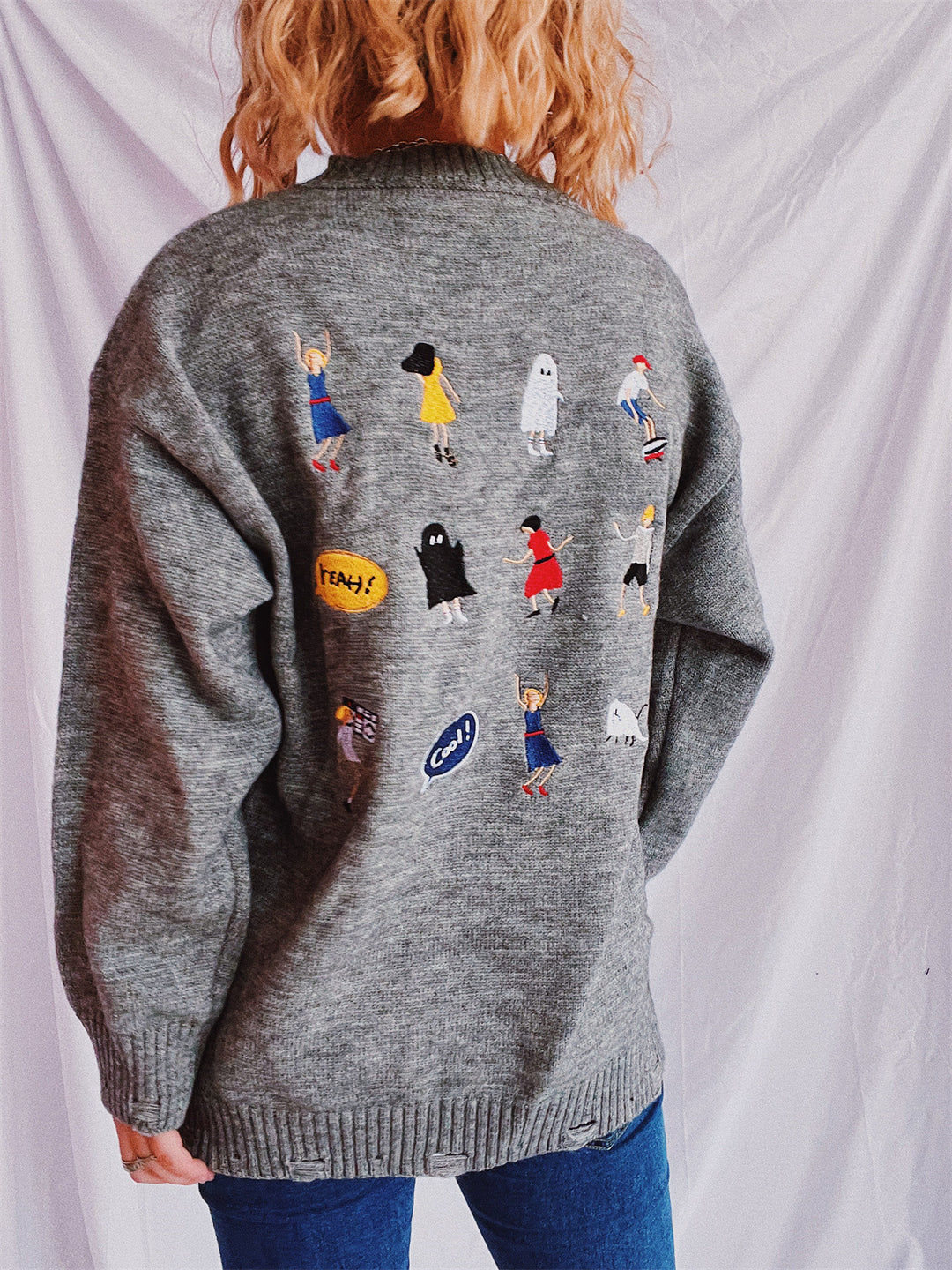 Kvinders cardigan med farverigt motiv Stilla