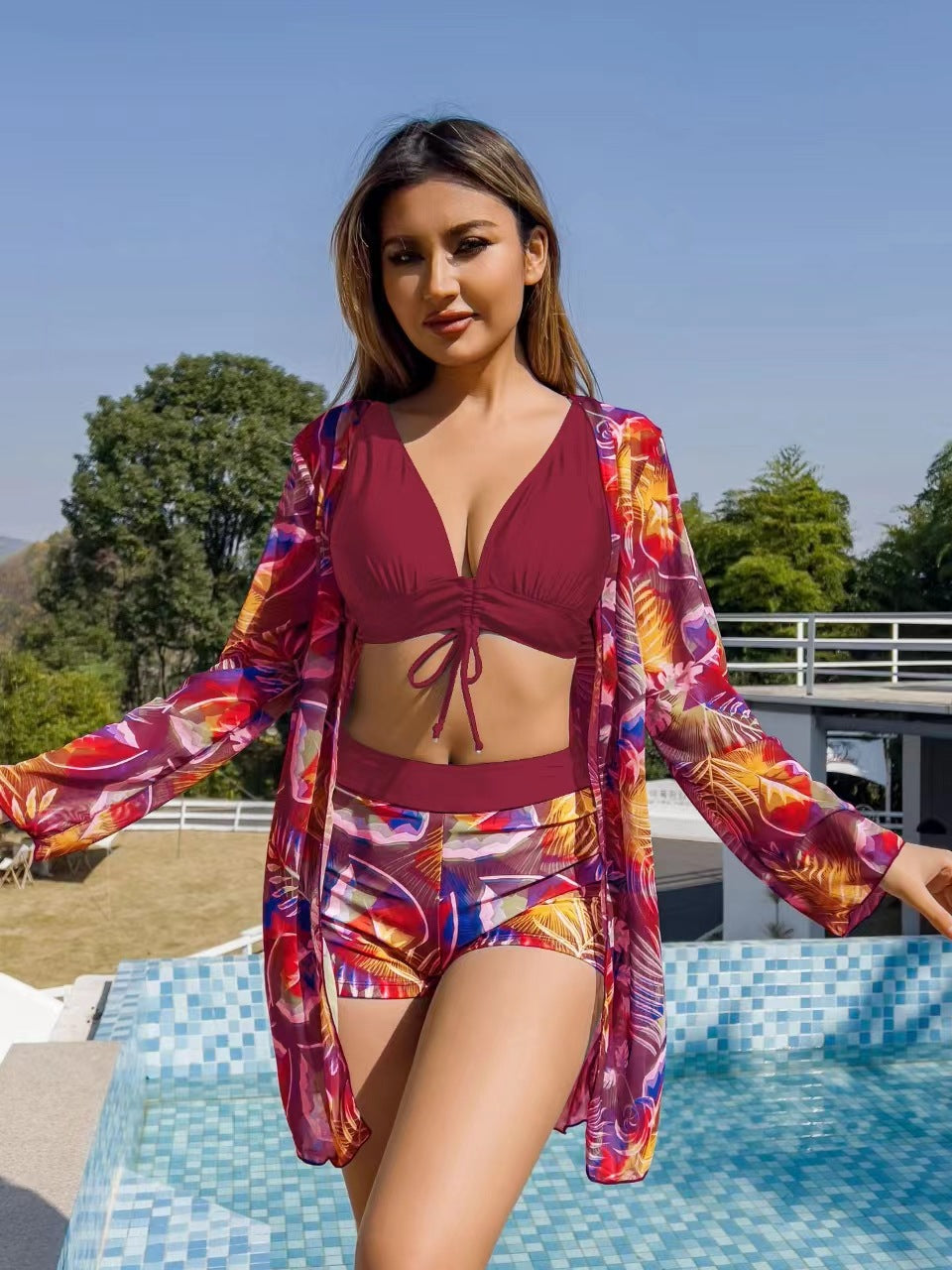 Dame Sporty Bikini med moderigtige shorts og gennemsigtig cover-up Stilla