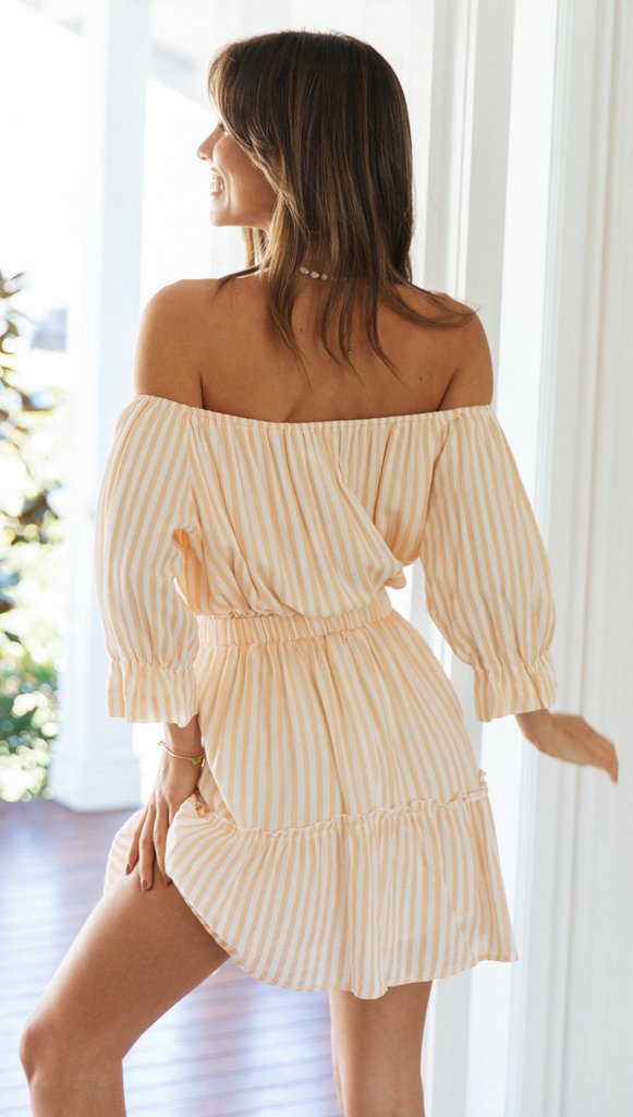 Kvinders Off-Shoulder Strandkjole med Knapdetalje og Rynket Kant Stilla