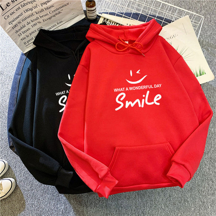 Kvinders hættetrøje med glad smileprint Skovae