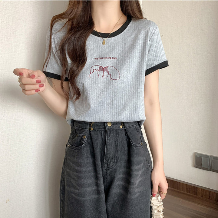 Femme Ribbed Graphic Tee med kontrasterende kanter Stilla
