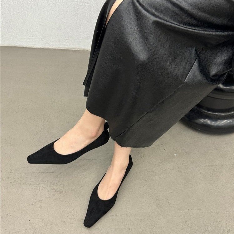 Femme Chic Suedespidssko med justerbar rem Stilla