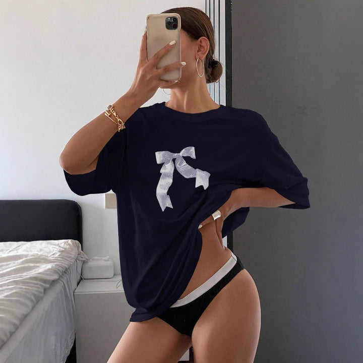 Dame Oversized T-shirt med dekorativt sløjfemotiv Skovae