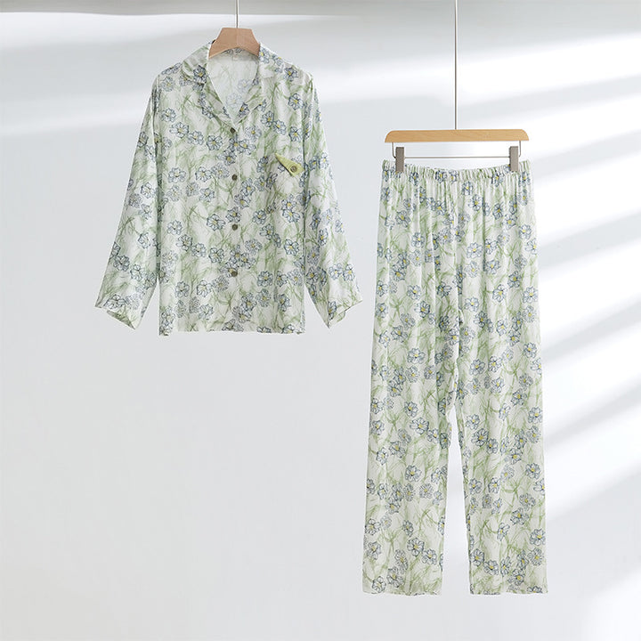 Dame eksklusivt pyjamasæt lavet af silke blødt stof med florale accenter Stilla