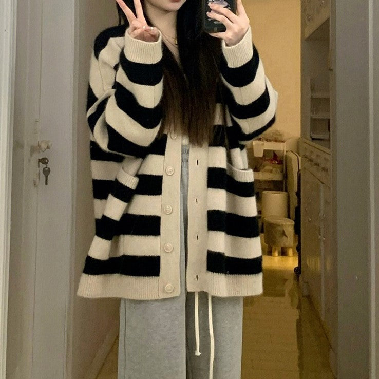 Kvinders Oversized Cardigan med Brede Striber og Praktiske Lommer Stilla