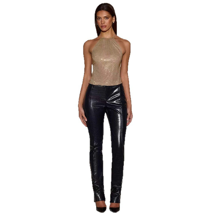 Dame glitrende top med smal halter design og glitter accenter Skovae