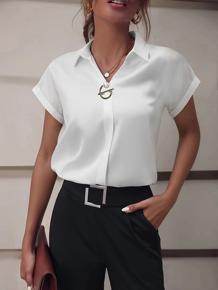 Dame kortærmet bluse med moderne krave Stilla