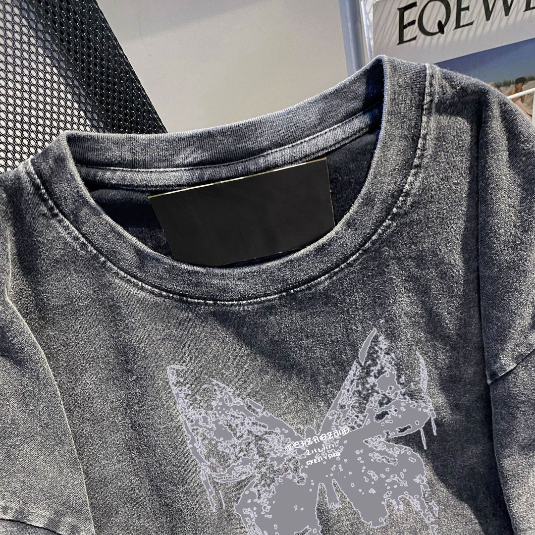 Dame Oversized T-shirt med kunstnerisk sommerfugledesign Stilla