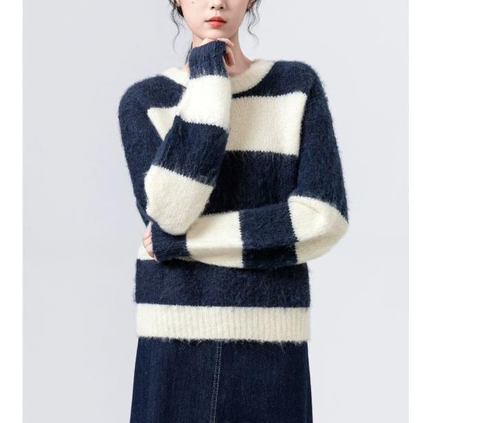 Kvindes stilfulde hyggelige sweater med stribet mønster Stilla