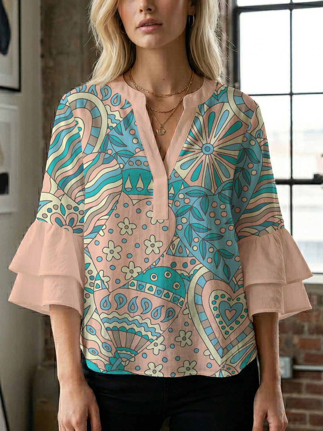 Dame elegant top med voluminøse flæsekanter og blomsterdesign Skovae