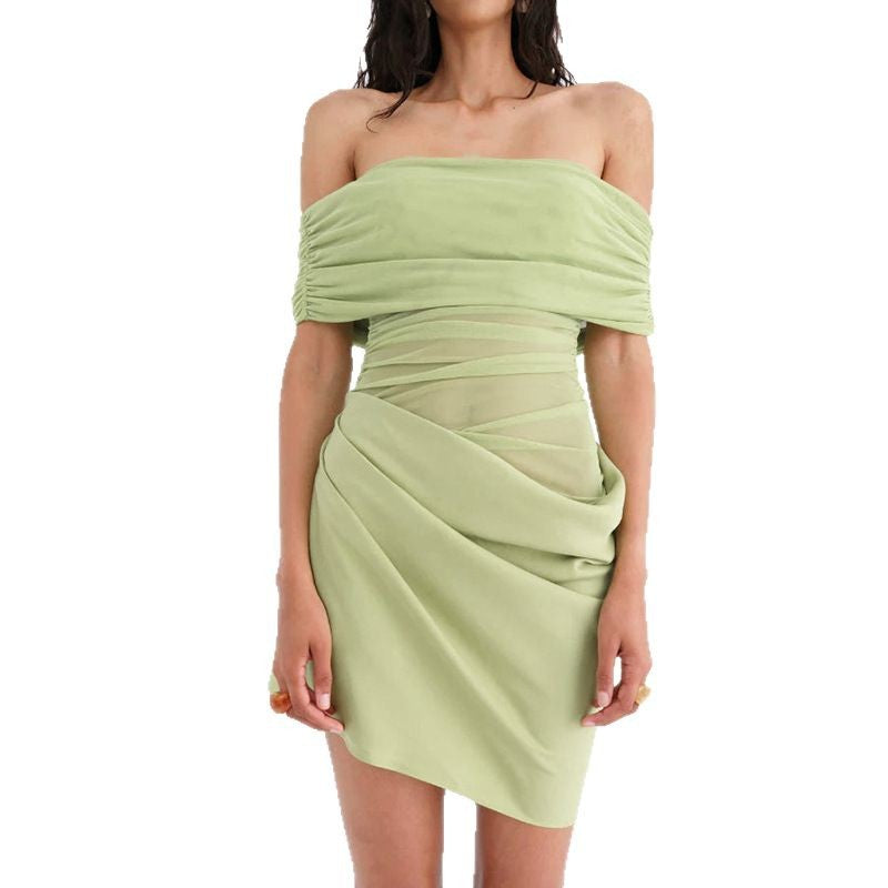 Dame Off-Shoulder Minikjole med Rysjedetaljer og figurformende Drapering Skovae