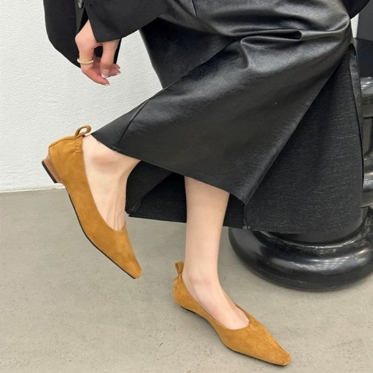 Femme Chic Suedespidssko med justerbar rem Stilla