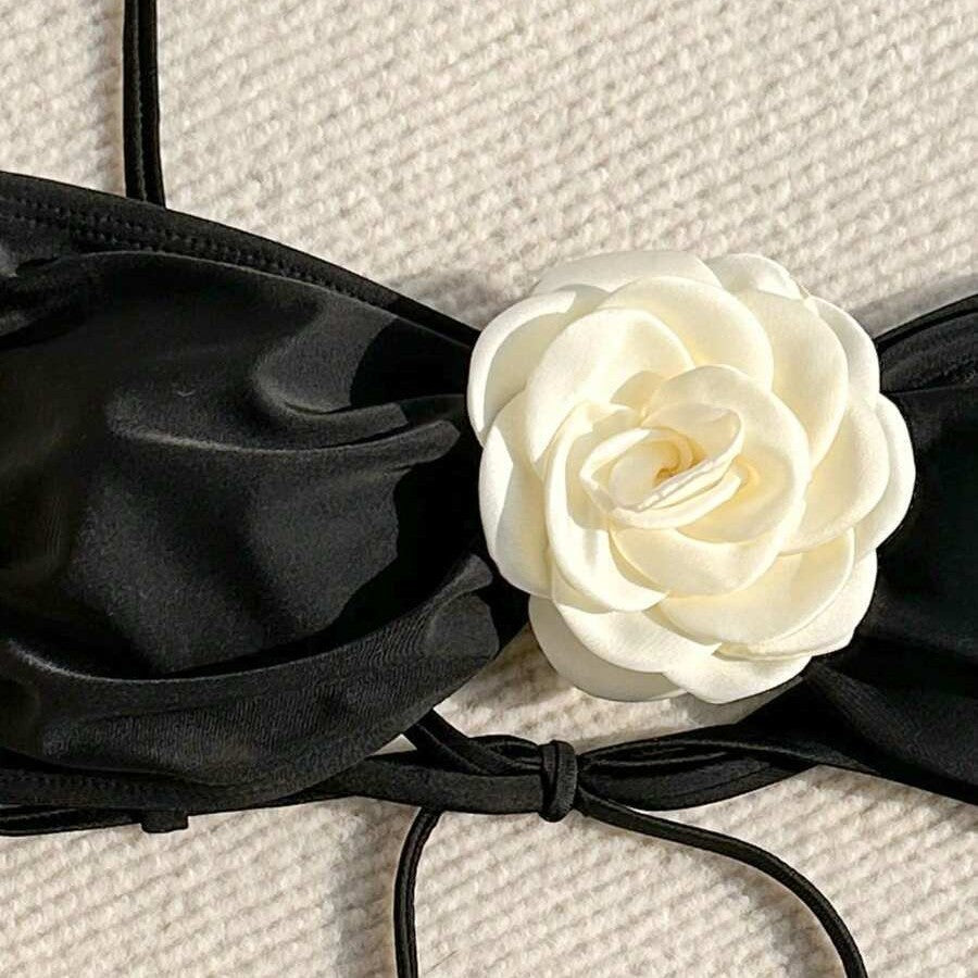 Dame Bikini-sæt med trendy blomsterdekoration og rynker Stilla