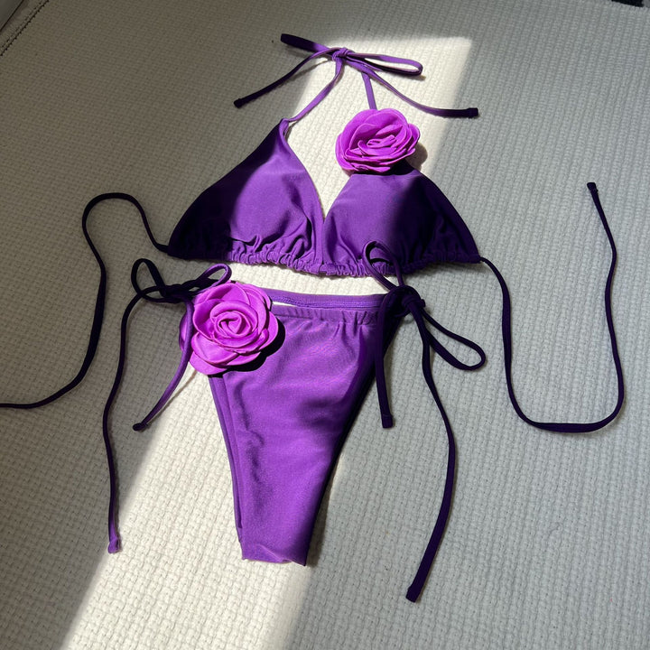 Damebikini med romantiske blomsterapplikationer Stilla