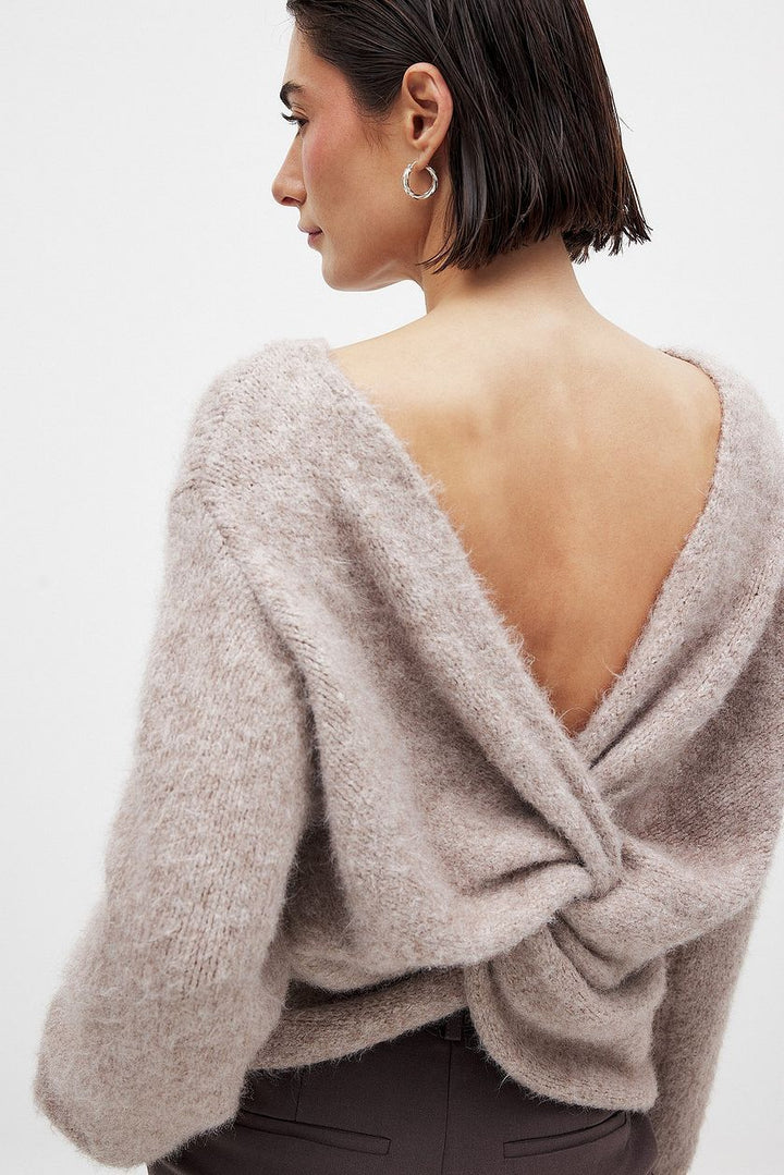 Dame mode sweater med sofistikeret rygsnøring Stilla