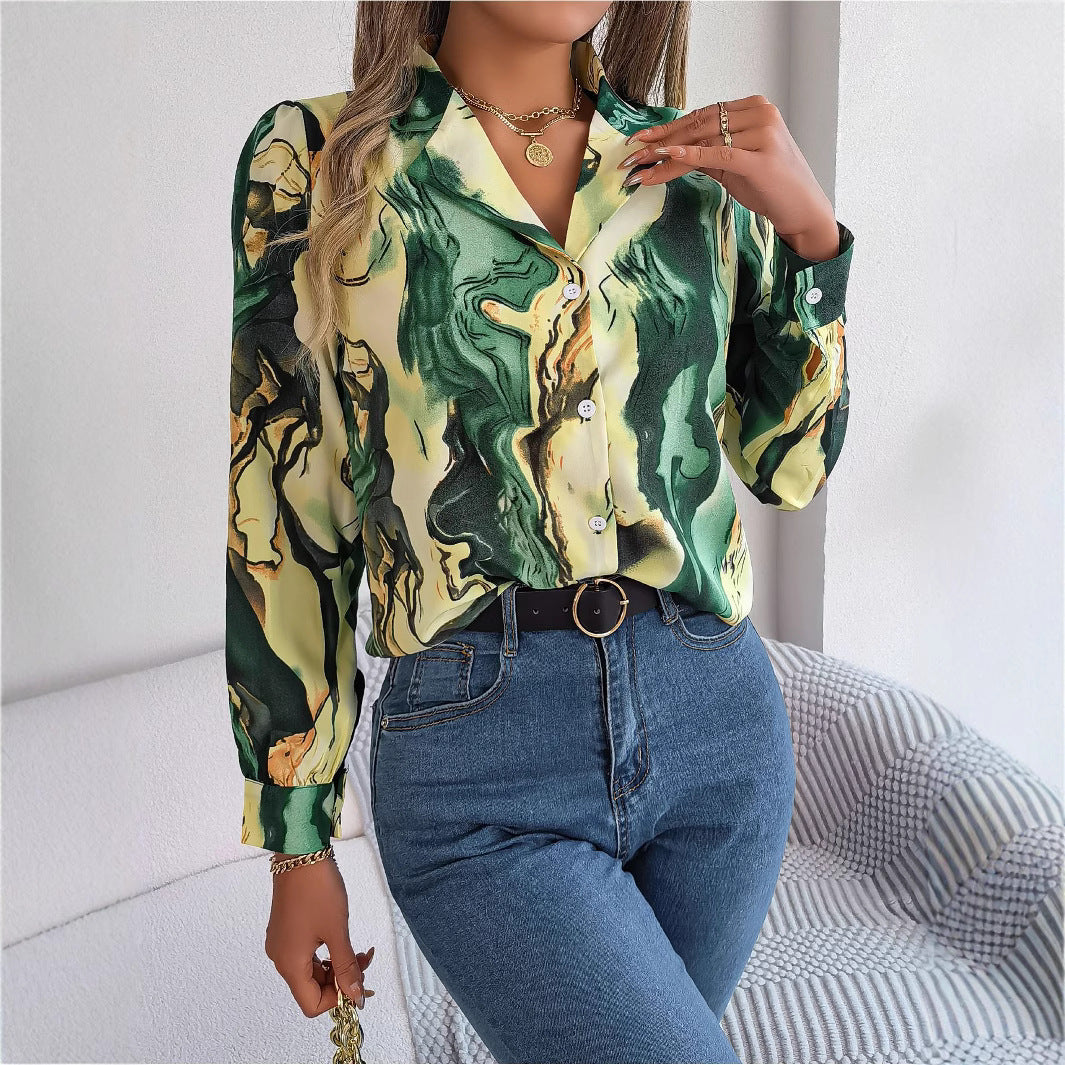 Damebluse med elegant marmormønster og moderne krave Stilla
