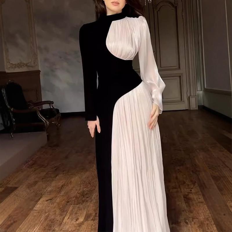 Dame elegant og asymmetrisk aftenkjole med plissé detaljer Skovae