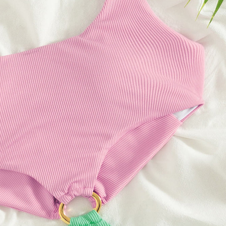 Dame bikini-sæt med moderigtigt ribdesign og stilfulde ringdetaljer Stilla