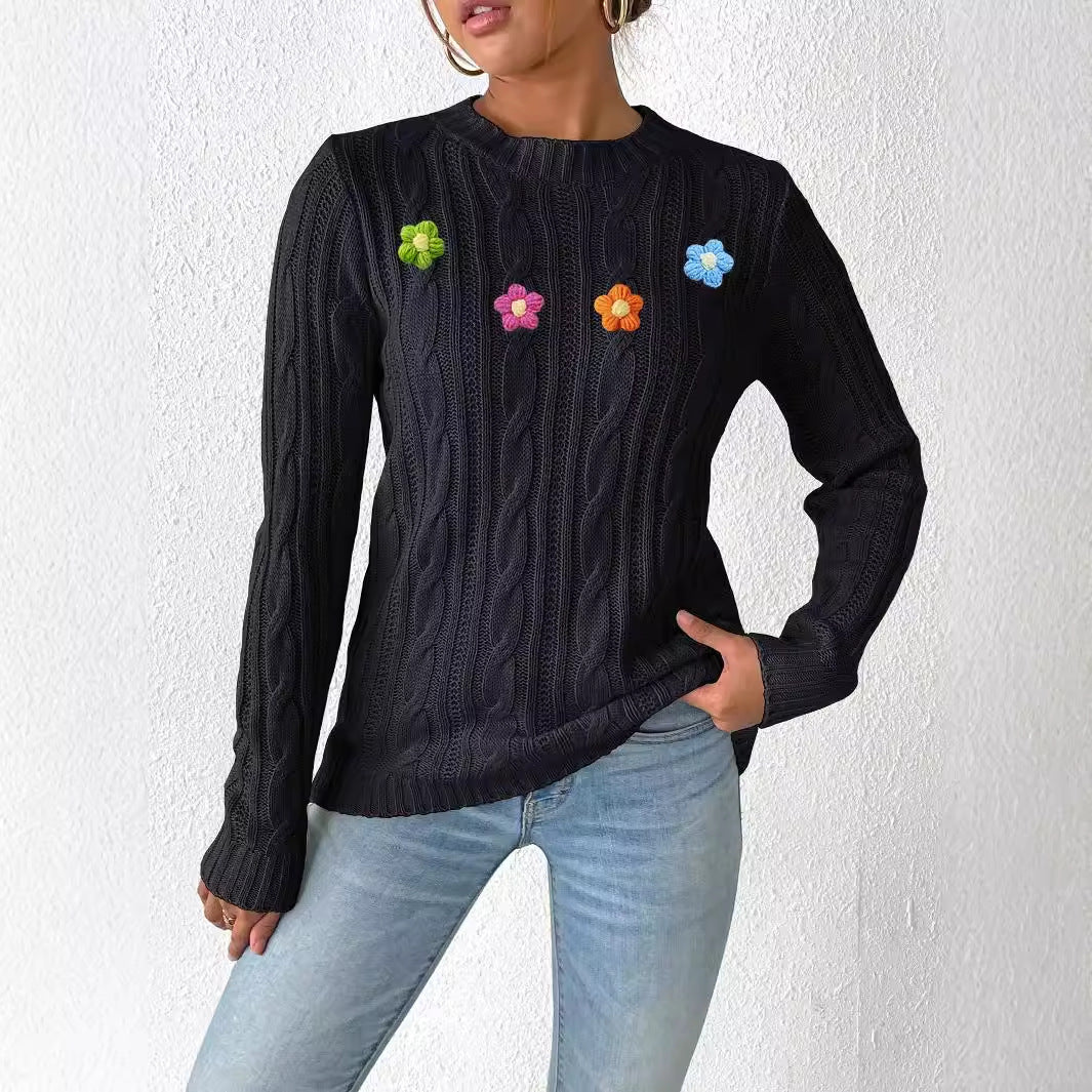 Dame strikpullover med blomsteraccenter og raffineret fletmønster Stilla