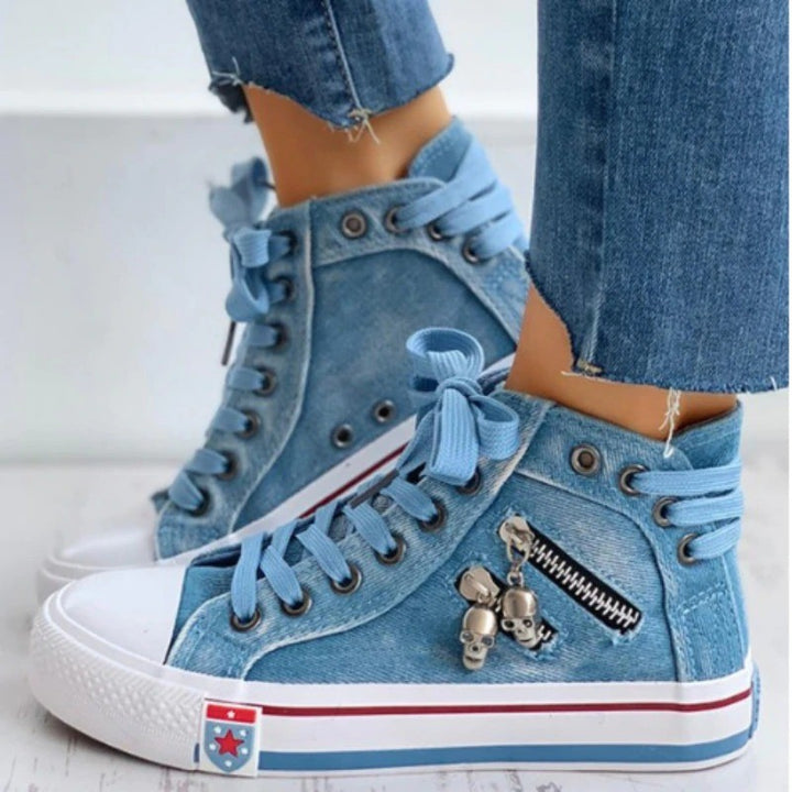 Dame Sneakers med fashionable lynlåsdetaljer og dekorative vedhæng Stilla