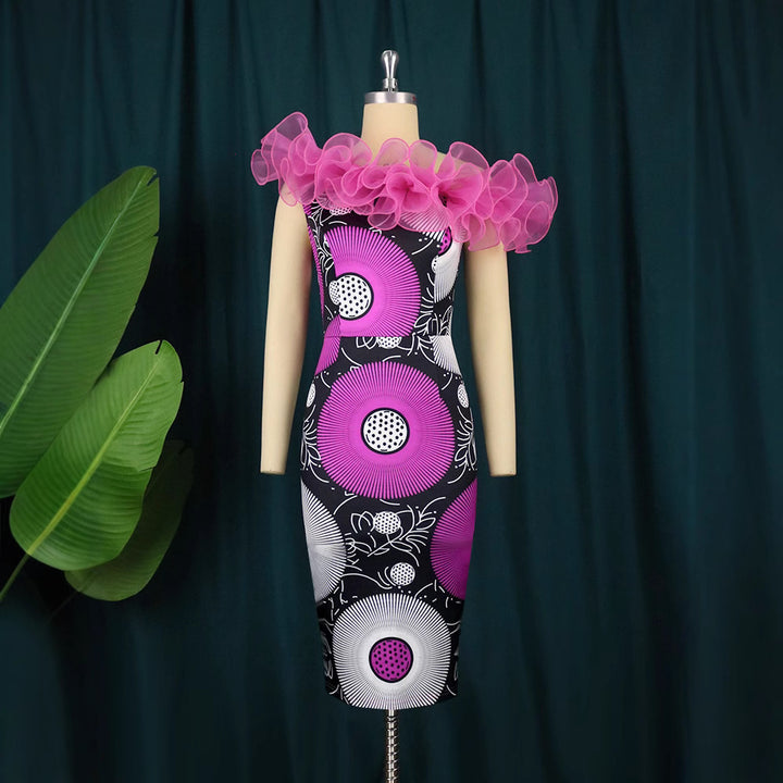 Dame figurtilpasset midi-kjole med voluminøse ruffles detaljer Skovae