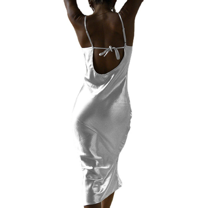 Dame Elegant Satin-Midi-Kjole med smalle stropper og flydende snit Stilla