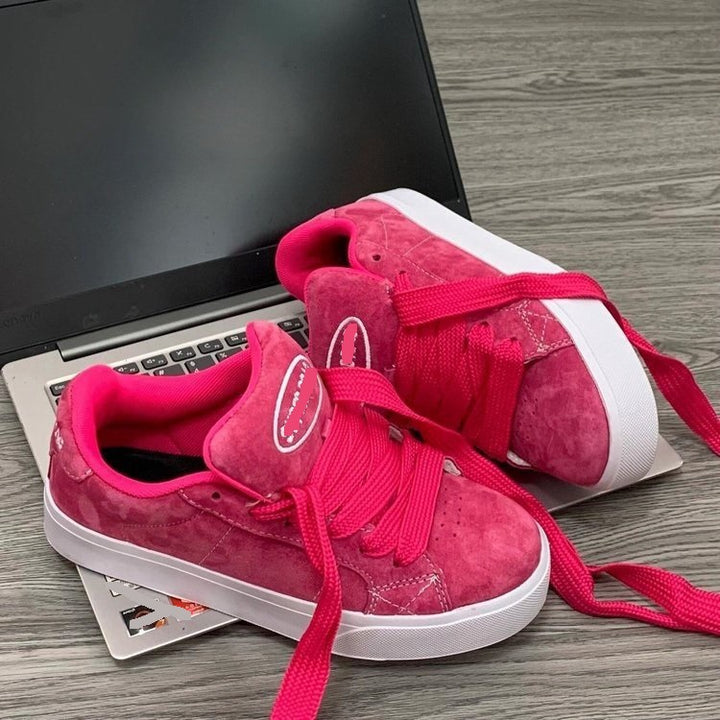 Dame sneakers i sporty-elegant design med åndbare mesh-indsatser og skridsikker sål Stilla