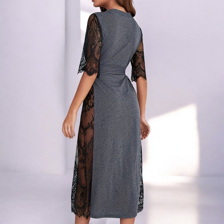 Stilla | Elegant Spidskjole Med Wrap-design