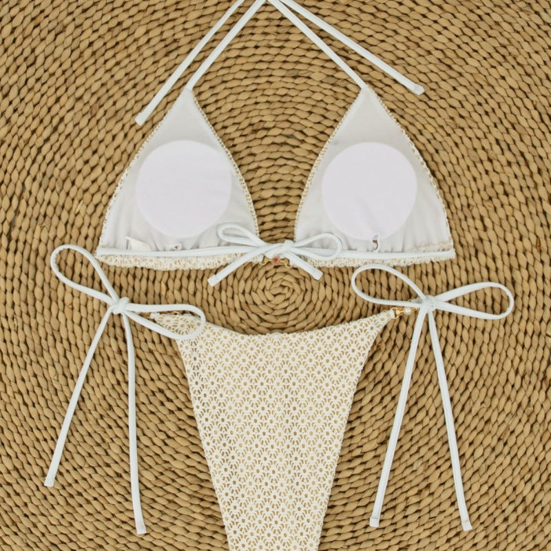 Dame triangel-bikini med justerbare bindebånd og fint hulmønster Stilla